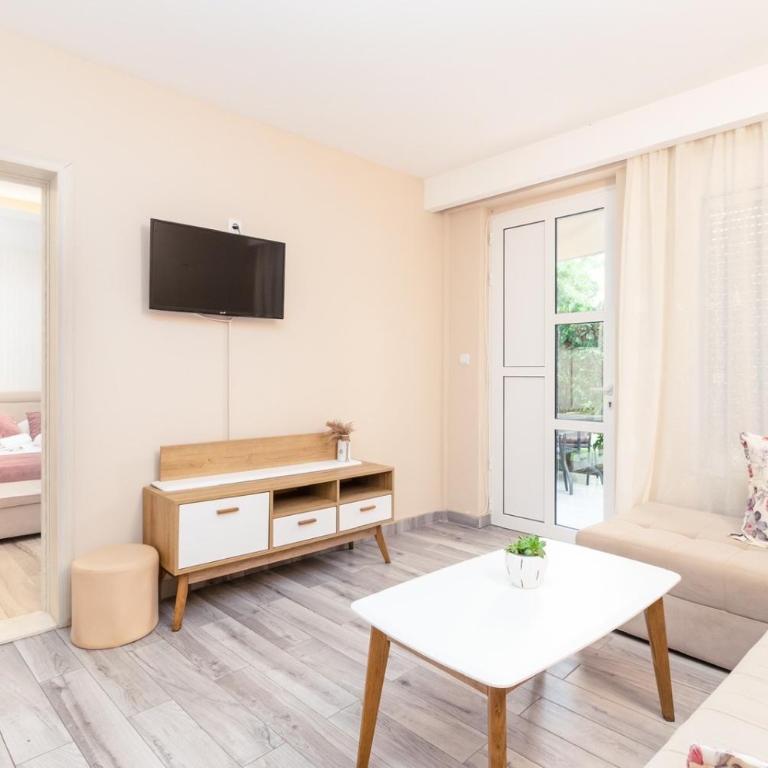 Apartments Ada Bojana - Family Room with Balcony - 5
