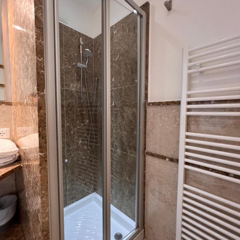 B&B Viale Italia 22 - Camera Singola con Bagno Privato - 4