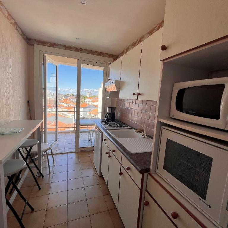 Appartement pour 6 personnes aux Sables-d'Olonne, proche plage, avec balcon - FR-1-197-192 - Appartement (5 Adultes) - 16