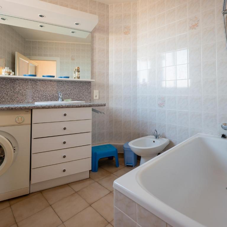Appartement pour 6 personnes aux Sables-d'Olonne, proche plage, avec balcon - FR-1-197-192 - Appartement (5 Adultes) - 22