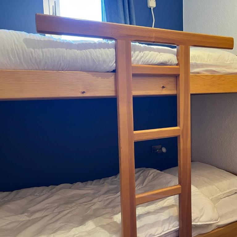 À louer : Appartement centre, 3 pièces, idéal famille - FR-1-464-126 - Appartement 2 Chambres - 17