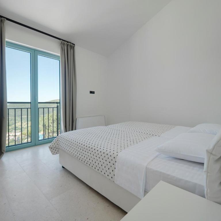 Villa Zvis Sea View with Private Pool & Peaceful Stay - Vila - 14