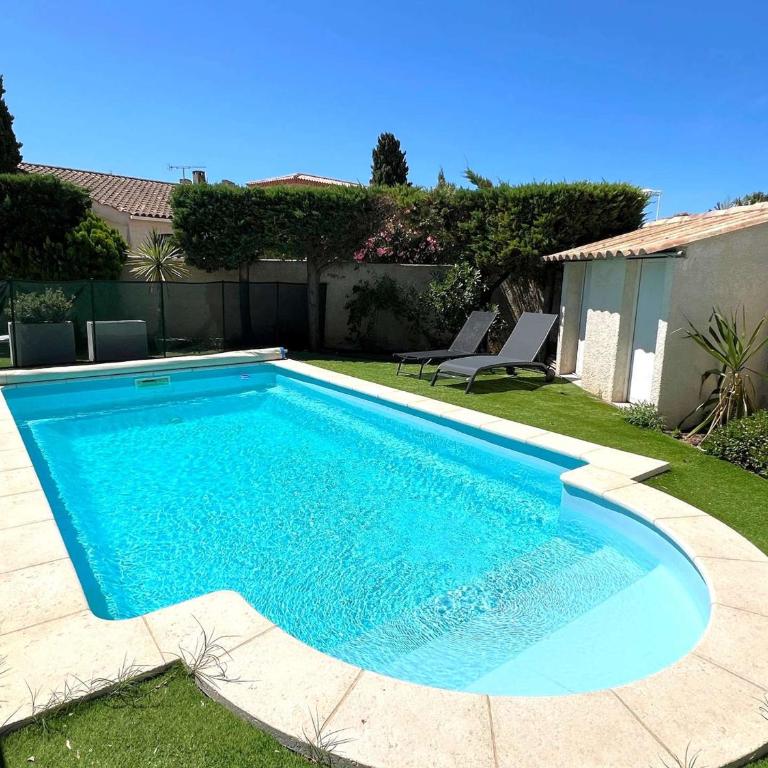 Villa 3 étoiles avec piscine privée, 500m de la plage, 4 chambres pour 6-8 pers. au Grau-du-Roi - FR-1-307-157 - Villa - 1