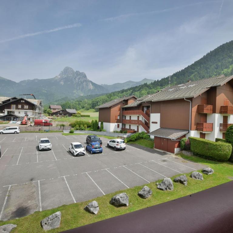 Charmant Duplex avec Balcon et Parking à Bernex, Proche Remontées Mécaniques - Studio - 3