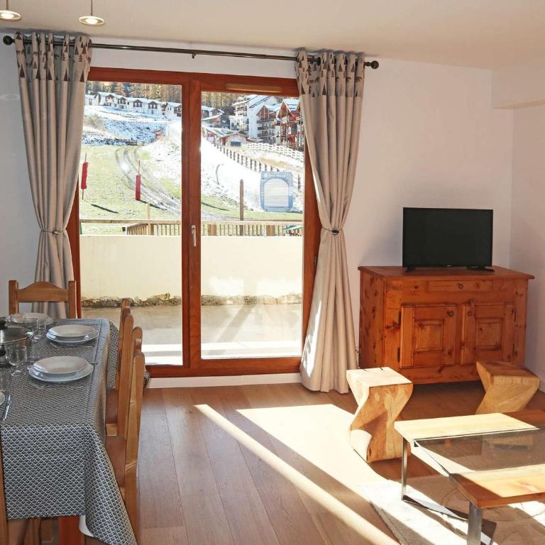 Appartement 4 pièces, 6 personnes, skis aux pieds, piscine et sauna - FR-1-322-385 - Apartamento (8 adultos) - 3