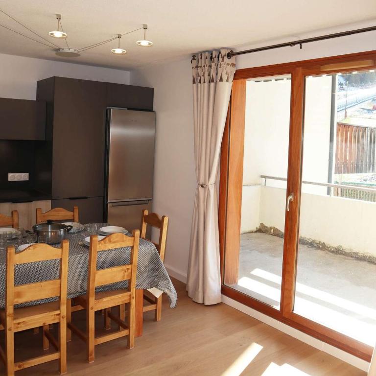 Appartement 4 pièces, 6 personnes, skis aux pieds, piscine et sauna - FR-1-322-385 - Apartamento (8 adultos) - 6