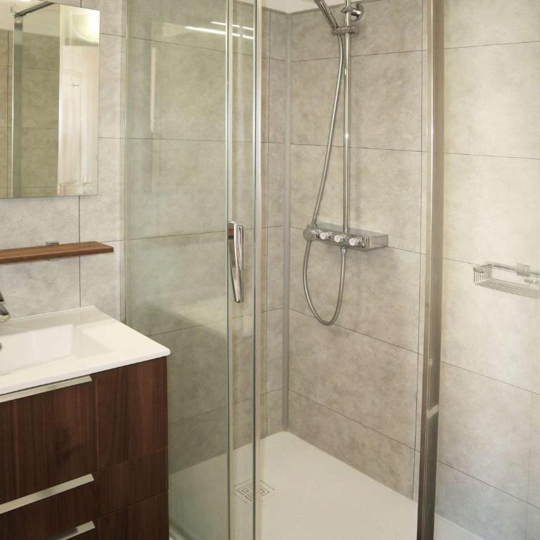 Appartement 4 pièces, 6 personnes, skis aux pieds, piscine et sauna - FR-1-322-385 - Apartamento (8 adultos) - 11