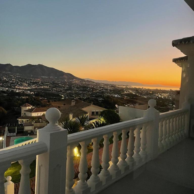 Huge luxury villa with stunning views - Casa de 6 dormitorios - 18