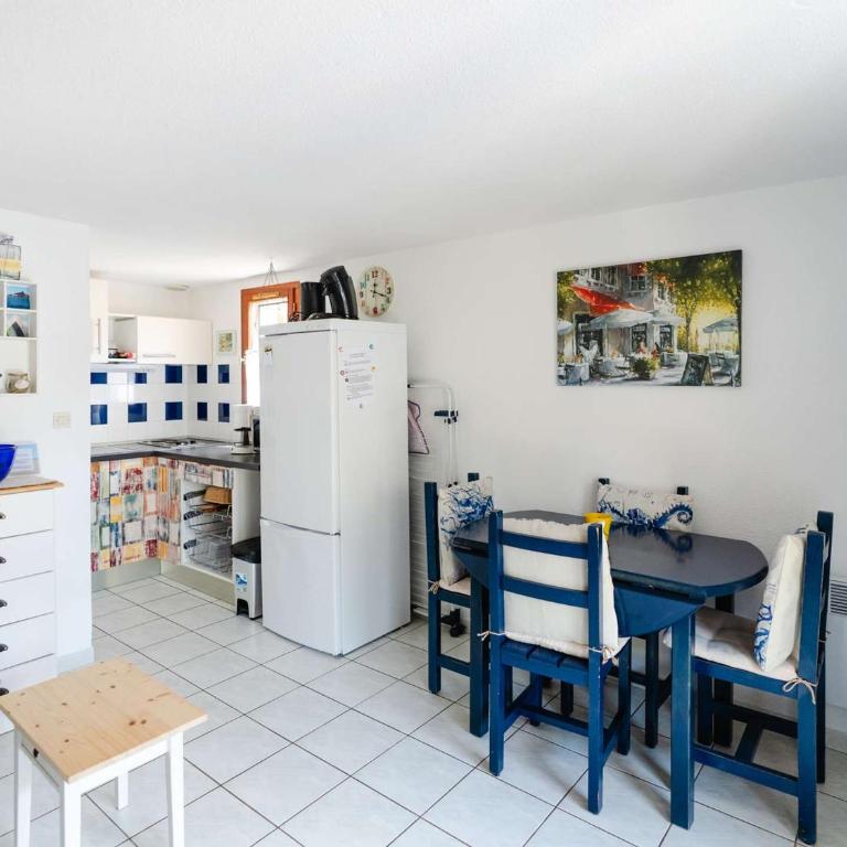 Charmant Pavillon T3 avec Terrasse Sud, Piscine, Proche Mer à Gruissan - FR-1-409-198 - Villa - 4