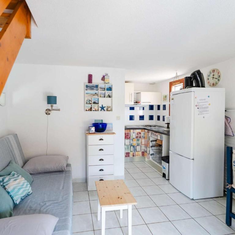 Charmant Pavillon T3 avec Terrasse Sud, Piscine, Proche Mer à Gruissan - FR-1-409-198 - Villa - 9
