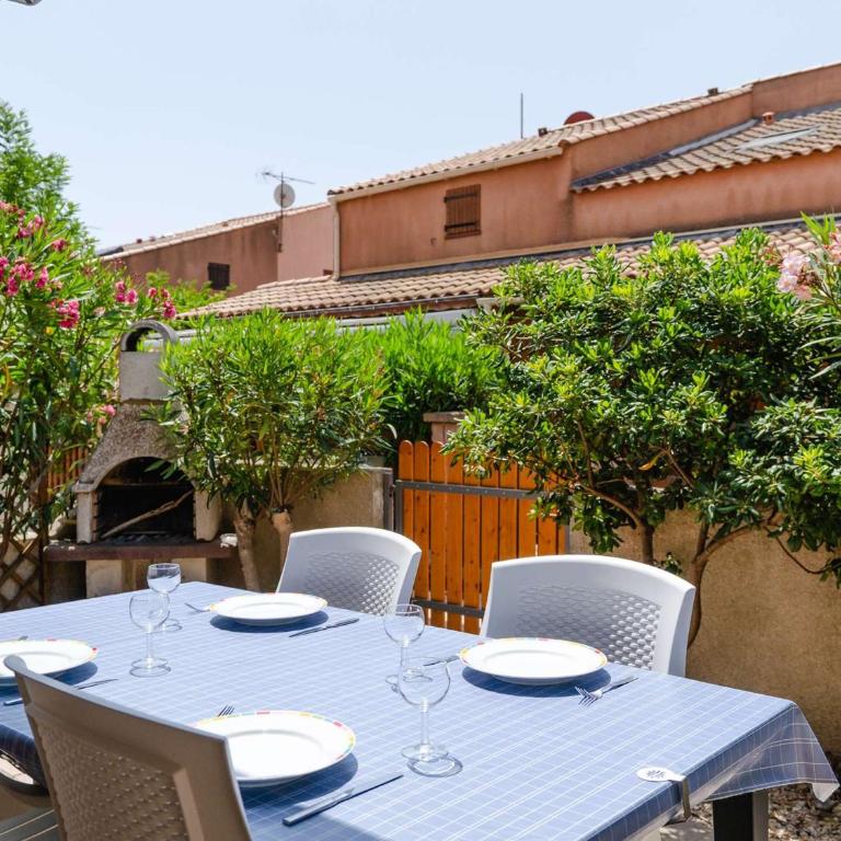 Charmant Pavillon T3 avec Terrasse Sud, Piscine, Proche Mer à Gruissan - FR-1-409-198 - Villa - 17