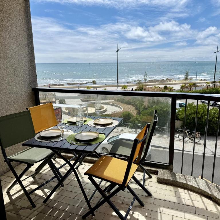 Studio 3* avec Alcôve, Balcon Face Mer, Plage à 150m - Les Sables-d'Olonne - FR-1-92-921 - Apartment - 1