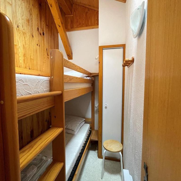 Appartement skis aux pieds, balcon exposé Sud-Ouest, 47 m², 3 pièces + cabine, 6 personnes - FR-1-733-12 - Apartment - 12