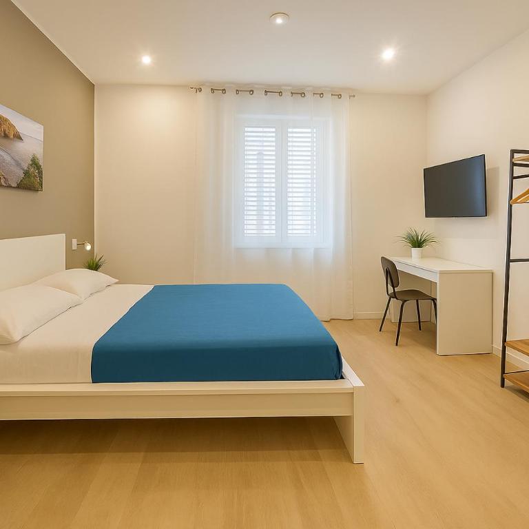 Acquazzurra Rooms - Camera Matrimoniale con Bagno Privato - 1