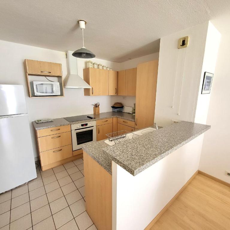 T2 avec Balcon, Parking Privé, à 800m de la Plage et 500m des Commerces - Les Sables d'Olonne - FR-1-92-699 - Apartment (4 Adults) - 3