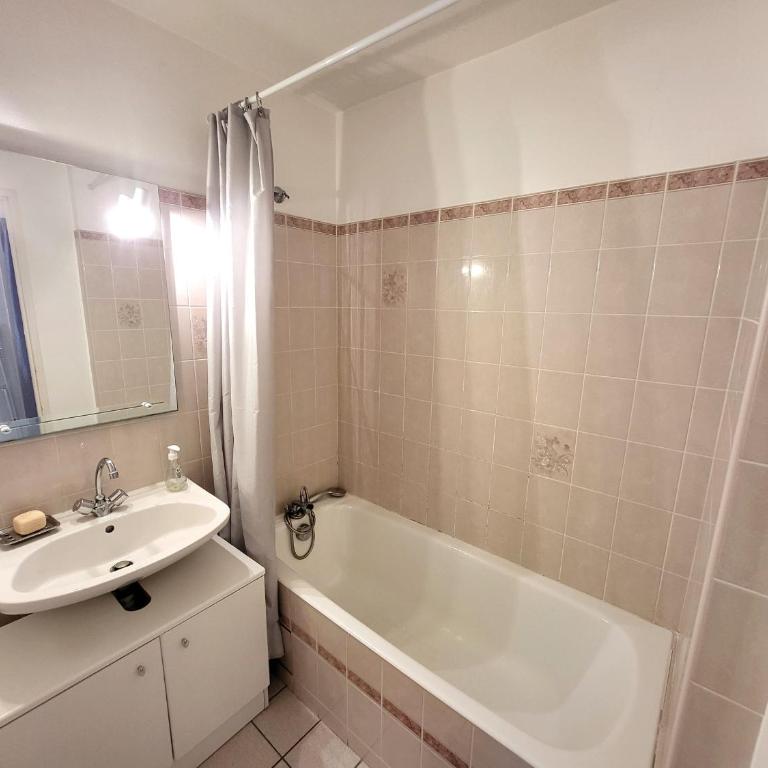T2 avec Balcon, Parking Privé, à 800m de la Plage et 500m des Commerces - Les Sables d'Olonne - FR-1-92-699 - Apartment (4 Adults) - 12