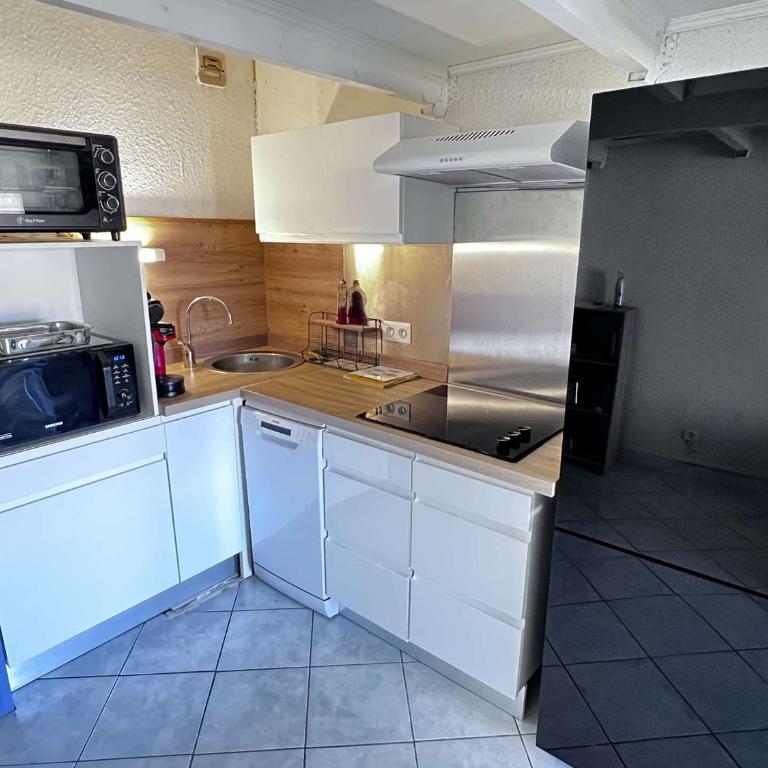 Studio Mezzanine avec Piscine, Clim, Parking et Lave-linge - Proche Plage - FR-1-702-50 - Studio - 11