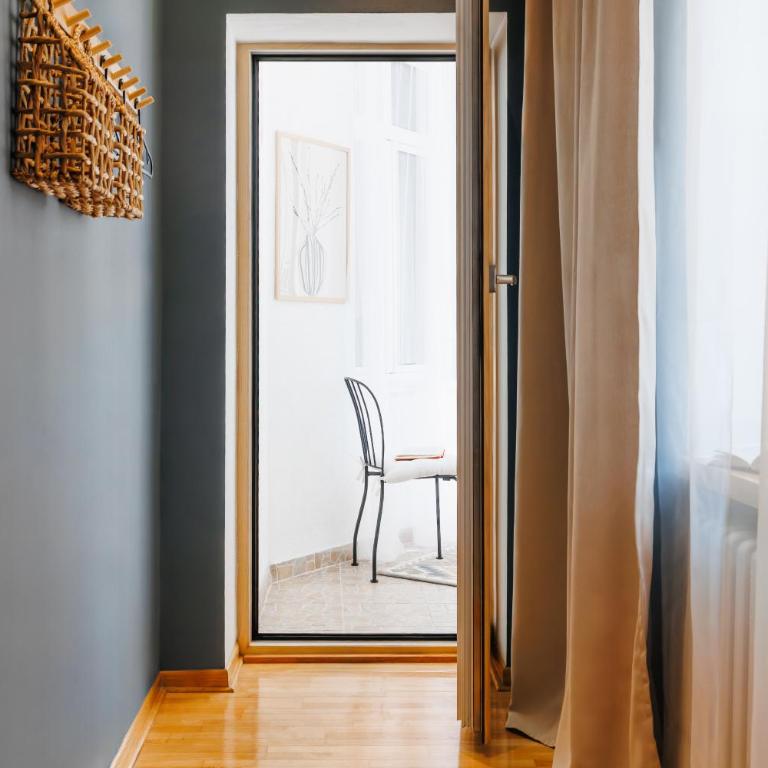 Soul House 110m2 with Balcony & Foosball Old Town - Three-Bedroom Apartment with Balcony - 38