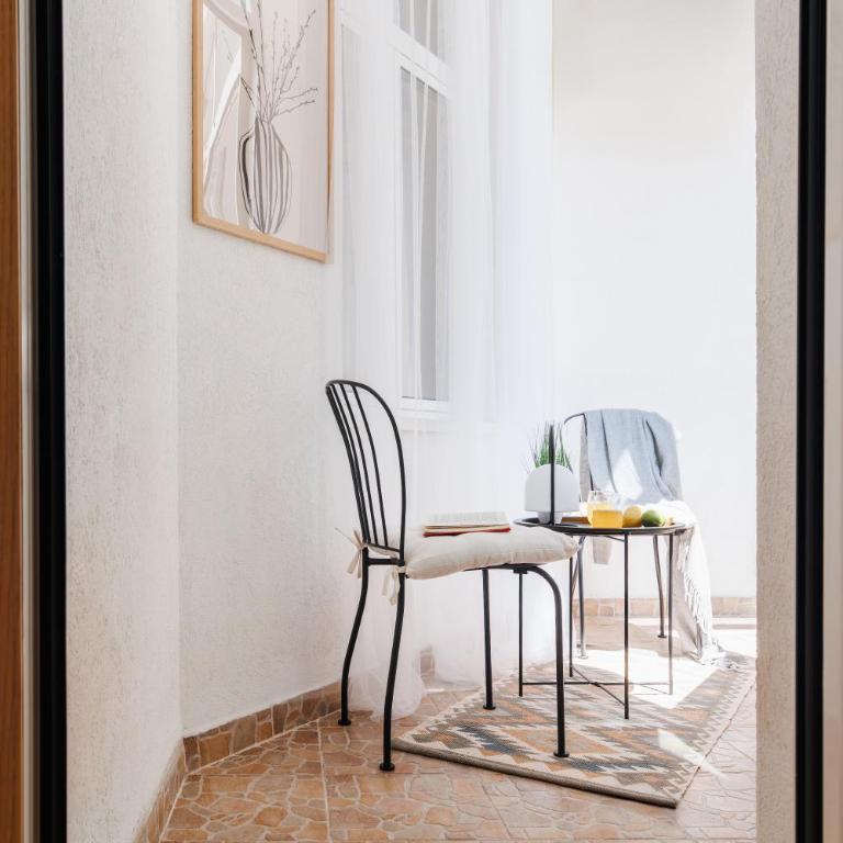 Soul House 110m2 with Balcony & Foosball Old Town - Three-Bedroom Apartment with Balcony - 4