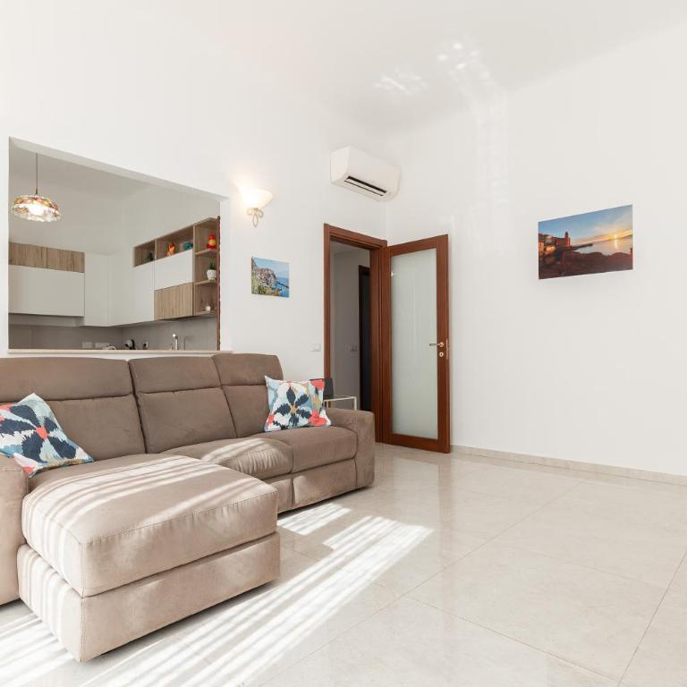 Passeggiata Mare - 10 Min Centro Città - Appartamento con 3 Camere da Letto - 12