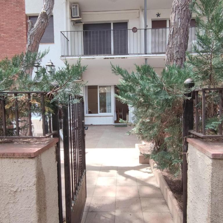 Apartamento con terraza a metros de la playa y zona comercial, ideal familiar - Costa Brava - ES-209-68 - Apartamento - 3