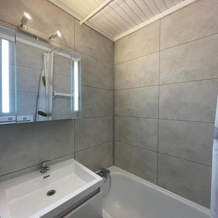 Appartement cosy 6 pers, 50m², proche pistes, 2 SDB, cuisine équipée, calme, non-fumeurs - Two-Bedroom Apartment - 13