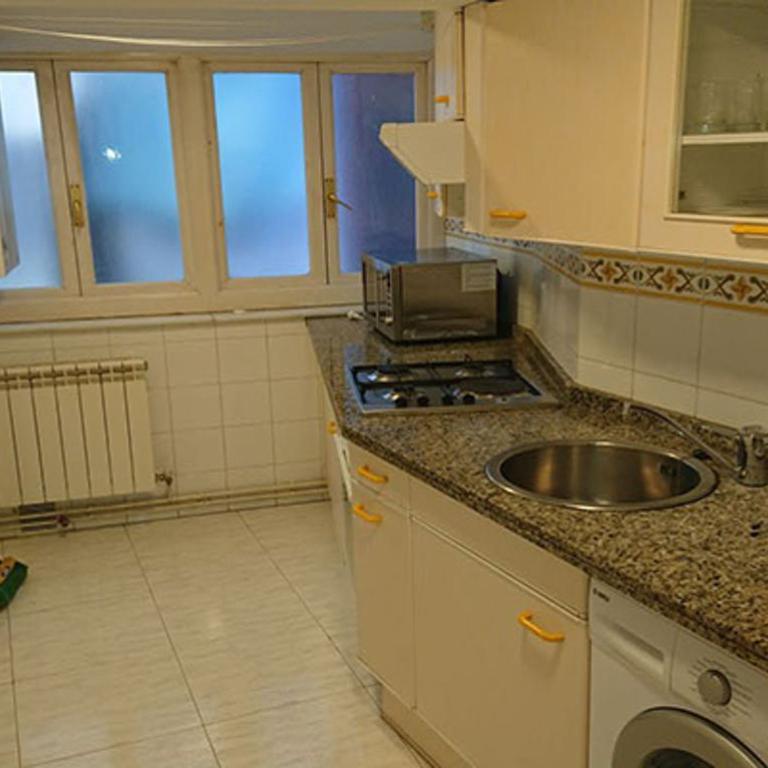 APARTAMENTOS Casino - Three-Bedroom Apartment - 8