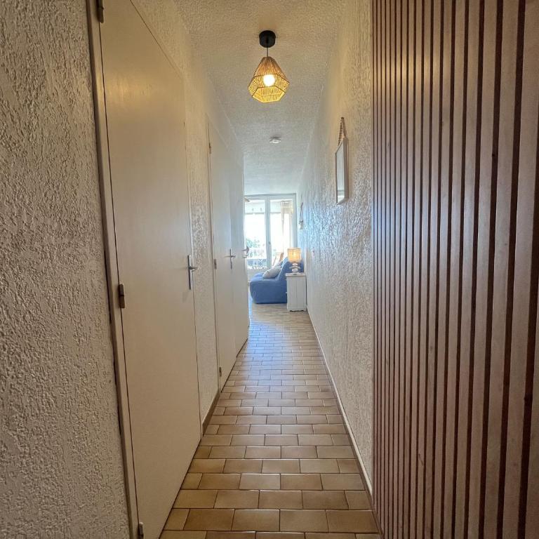 Studio lumineux face mer avec cabine séparée, parking privé, à 30m de la plage - Sète - FR-1-338-527 - Apartment - 22