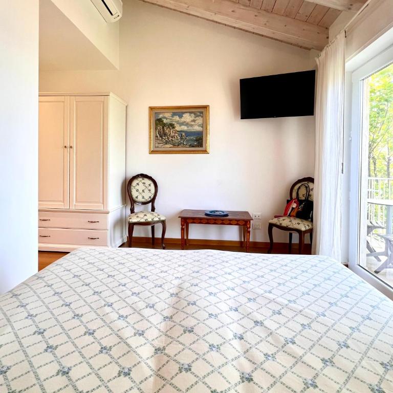 B&B Viale Italia 22 - Camera Matrimoniale con Vista Mare - 10