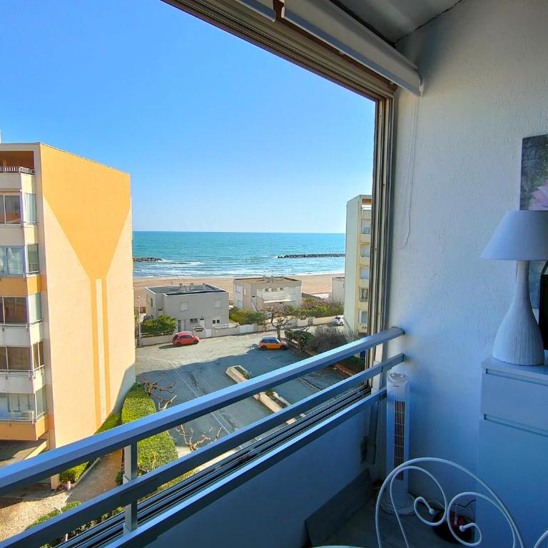 Valras-Plage: Appartement rénové 1 chambre, clim, WiFi, parking, à 50m de la plage - FR-1-781-59 - Apartment - 6