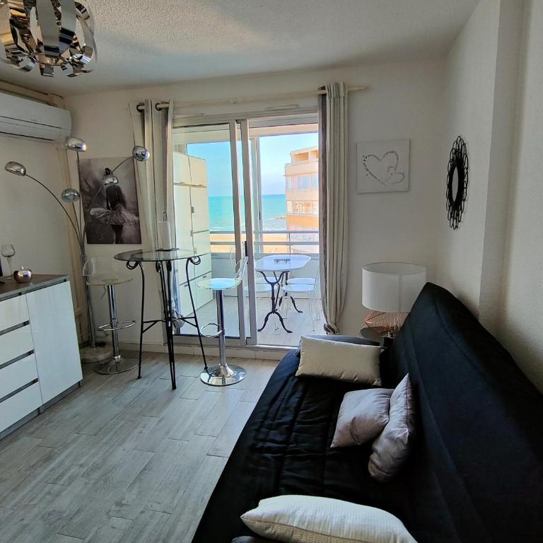 Valras-Plage: Appartement rénové 1 chambre, clim, WiFi, parking, à 50m de la plage - FR-1-781-59 - Apartment - 7