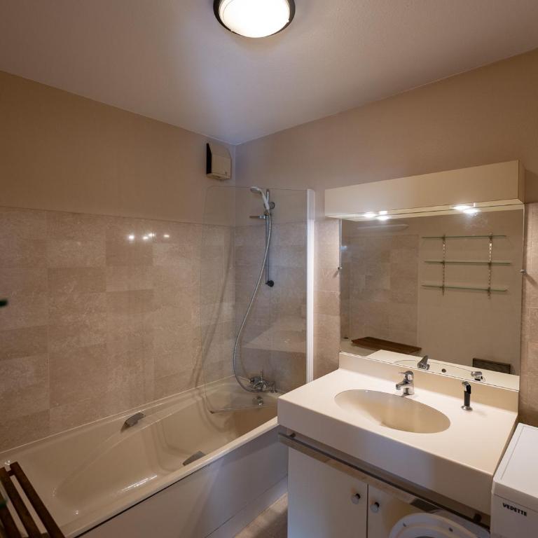 Appartement Face Mer - 2 Chambres, Terrasse, Garage, Wi-Fi - FR-1-197-603 - Apartment - 27