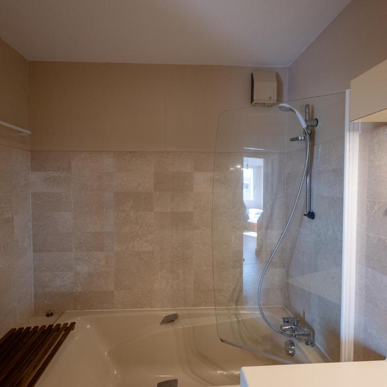 Appartement Face Mer - 2 Chambres, Terrasse, Garage, Wi-Fi - FR-1-197-603 - Apartment - 30