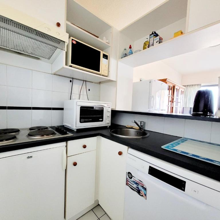 Canet - T2 cabine 5 pers, accès plage, piscine, parking - FR-1-794-118 - Apartment - 11