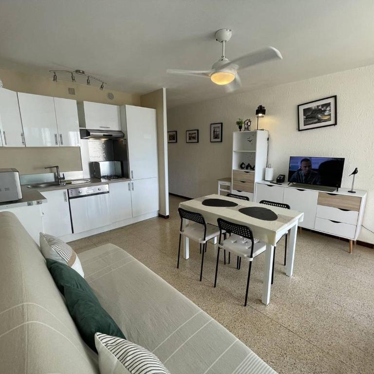 Charmant T2 rénové, 4 couchages, proche plage et port, balcon, parking sécurisé, St-Cyprien - FR-1-106-55 - Apartment - 4