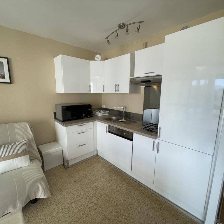 Charmant T2 rénové, 4 couchages, proche plage et port, balcon, parking sécurisé, St-Cyprien - FR-1-106-55 - Apartment - 8
