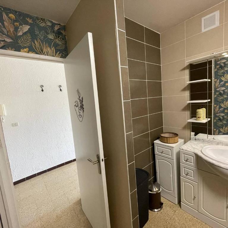 Charmant T2 rénové, 4 couchages, proche plage et port, balcon, parking sécurisé, St-Cyprien - FR-1-106-55 - Apartment - 12