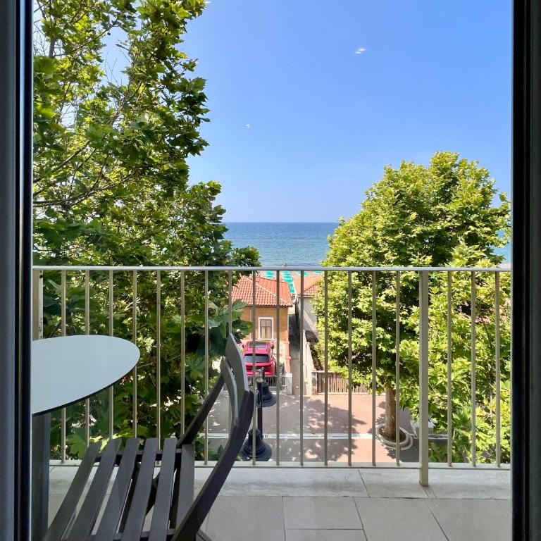 B&B Viale Italia 22 - Camera Matrimoniale con Vista Mare - 2