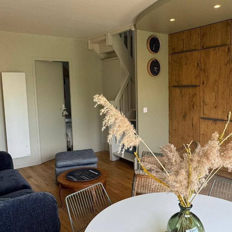 Appartement Duplex 2 Pièces Centre-Ville avec Balcon et Internet Inclus - FR-1-487-383 - Apartment - 2