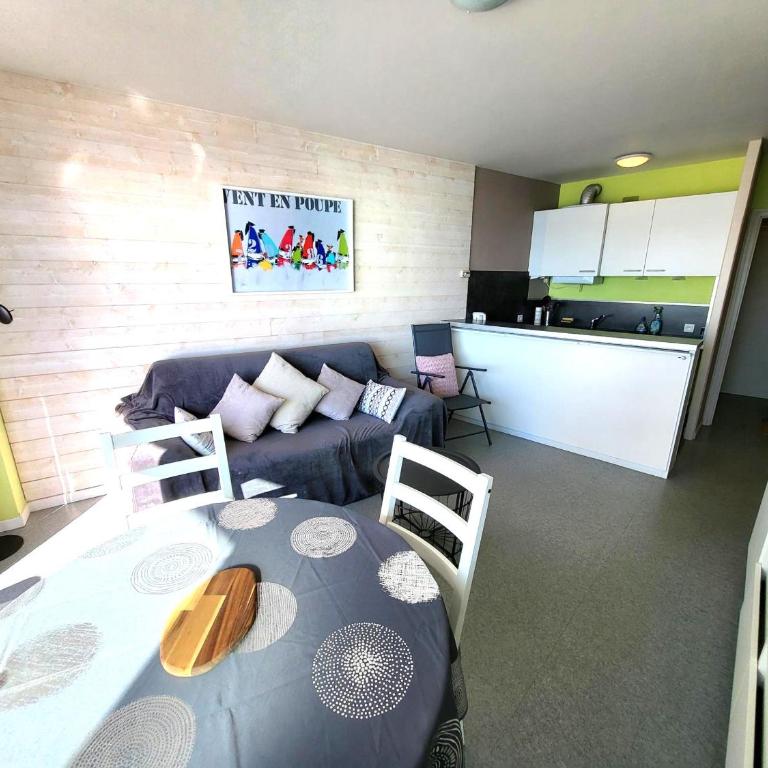 Studio rénové face à la plage avec balcon et garage - FR-1-92-948 - Appartamento - 4