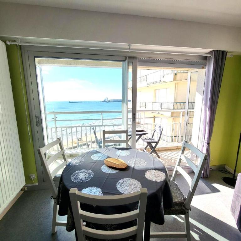 Studio rénové face à la plage avec balcon et garage - FR-1-92-948 - Appartamento - 9