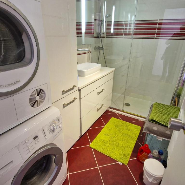 Appartement 2 pièces avec climatisation, terrasse, piscine et parking, près de la mer à Ste Maxime - FR-1-780-90 - Apartment - 9