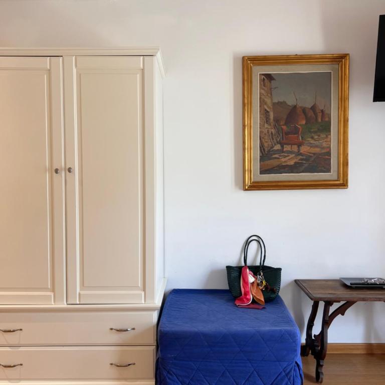 B&B Viale Italia 22 - Camera Matrimoniale con Balcone - 7