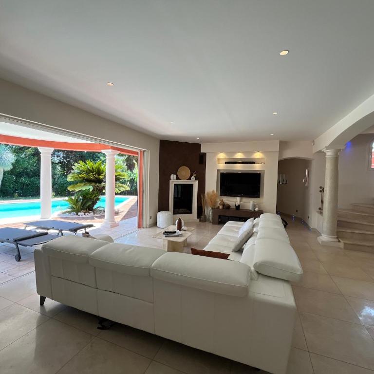 Superbe villa avec piscine privée à Fréjus - FR-1-466A-56 - Villa - 3