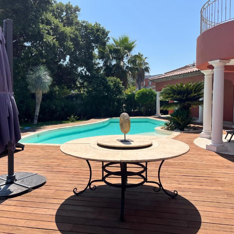 Superbe villa avec piscine privée à Fréjus - FR-1-466A-56 - Villa - 5