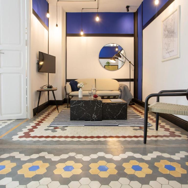 SingularStays Ca Iconic - Three-Bedroom Apartment with View - 1