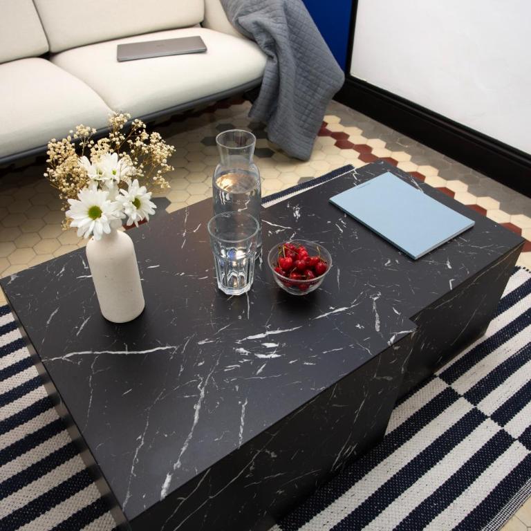SingularStays Ca Iconic - Three-Bedroom Apartment with View - 37