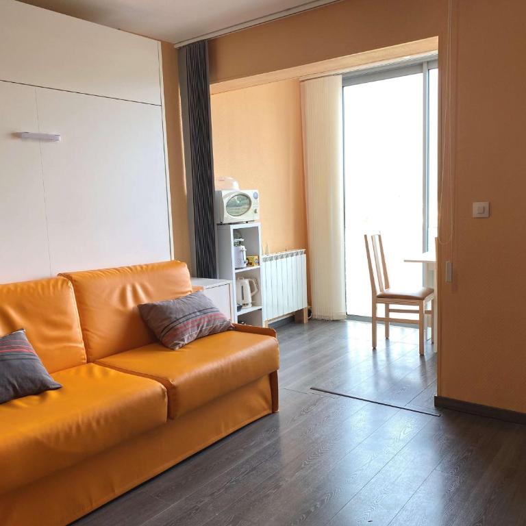 Studio rénové avec loggia et parking privatif - FR-1-553-306 - Studio - 2