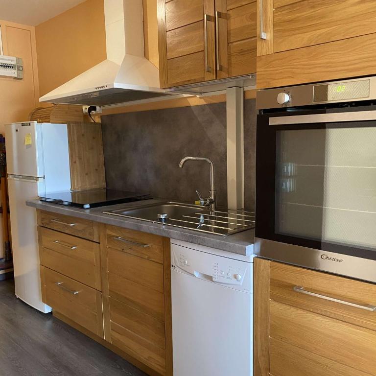 Studio rénové avec loggia et parking privatif - FR-1-553-306 - Studio - 3
