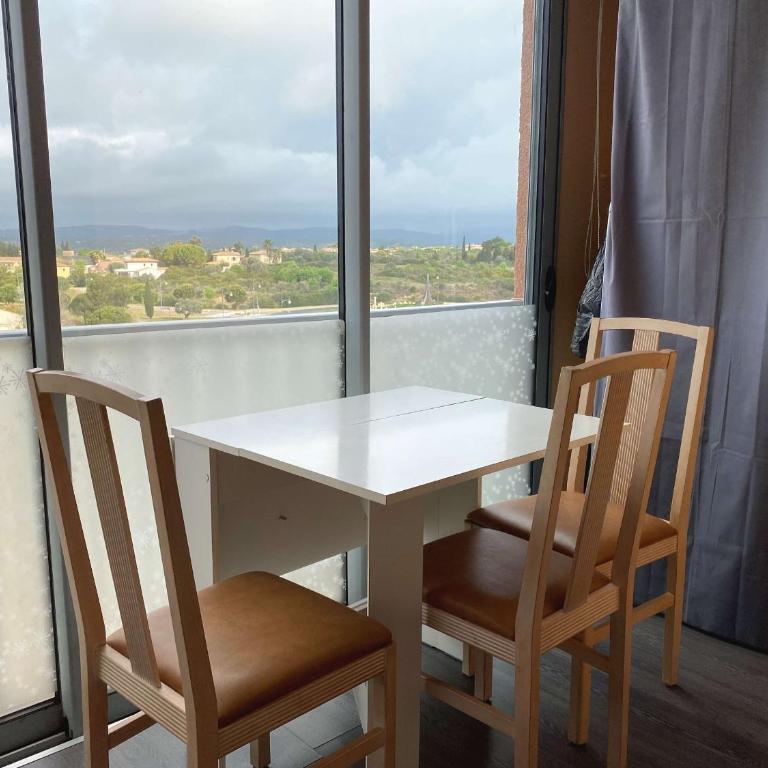 Studio rénové avec loggia et parking privatif - FR-1-553-306 - Studio - 13
